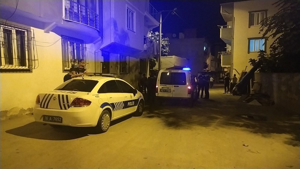 Halay çeken gruba polis para cezası kesti.