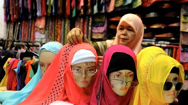 Singapur'daki kadın hakları savunucuları, Müslüman kadınların seçme özgürlüğüne sahip olması gerektiğini vurguluyor.