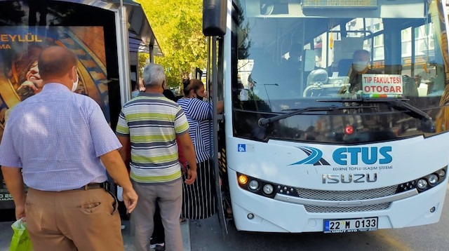Edirne'de 65 yaş ve üzeri vatandaşlar şehir içi toplu ulaşımdan 10.00-15.00 saatleri arasında ücretsiz faydalanabilecek.
