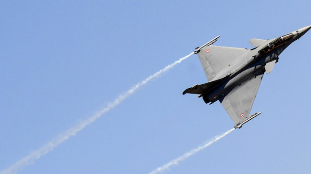 الهند تختبر مقاتلات فرنسية فوق منطقة متنازع عليها مع الصين