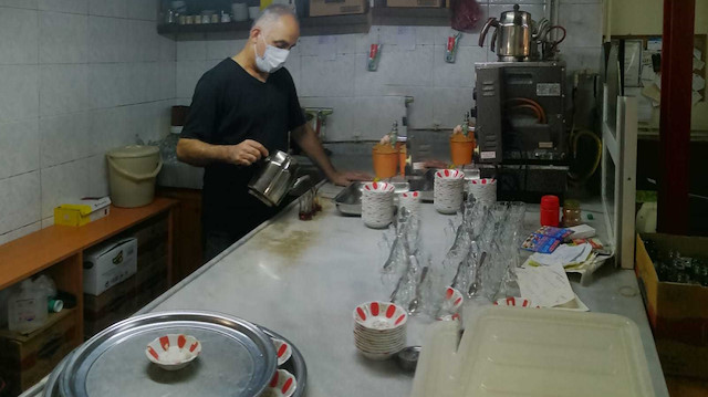 Kahvehane işletmecisi Turgay Ateş. 