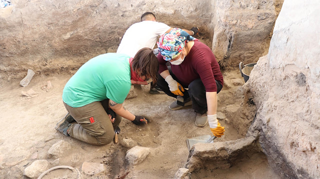 Beycesultan Höyüğü'ndeki kazı çalışmaları sürüyor.