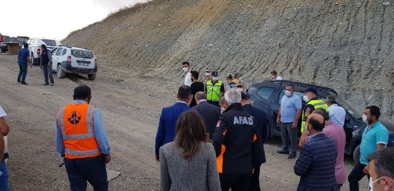 Bayburt Valisi Cüneyt Epcim de olay yerine gelerek yetkilerden bilgi aldı.