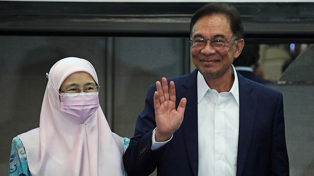 Malaysia opposition leader Anwar Ibrahim and his wife Wan Azizah Wan Ismail 