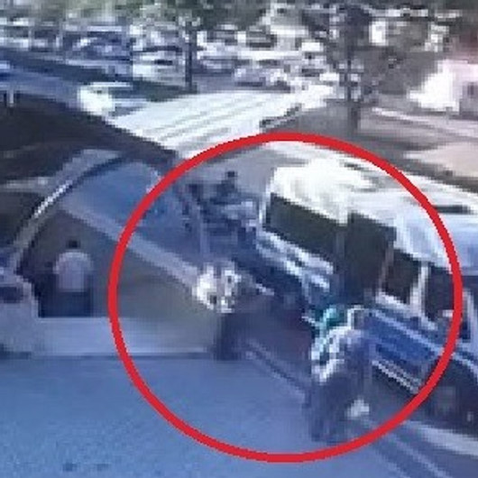 Biri nöbet tuttu, diğeri motoru çaldı