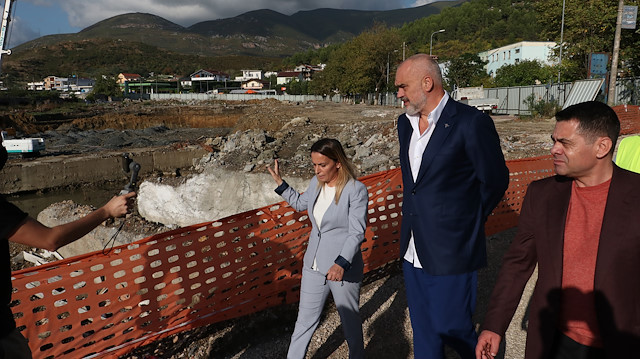 رئيس الوزراء الألباني يزور مشروعا سكنيا تنشئه تركيا