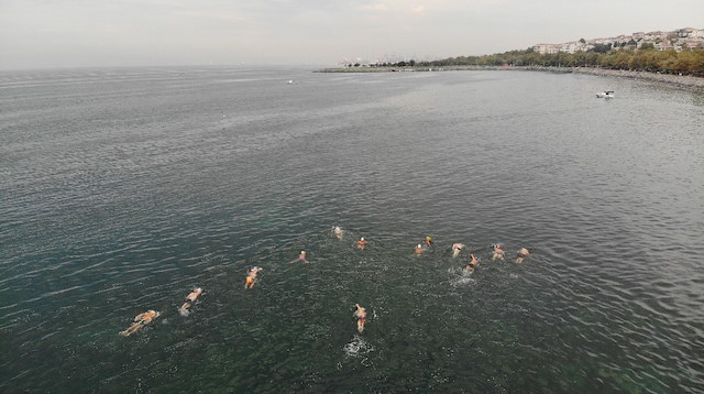 Octogenarian swimmer strikes out into Istanbul's waves