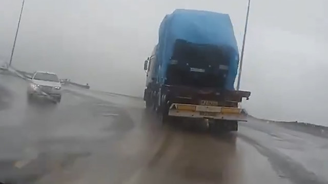 İran'dan Ermenistan'a sevk edilen tanklar görüntülendi