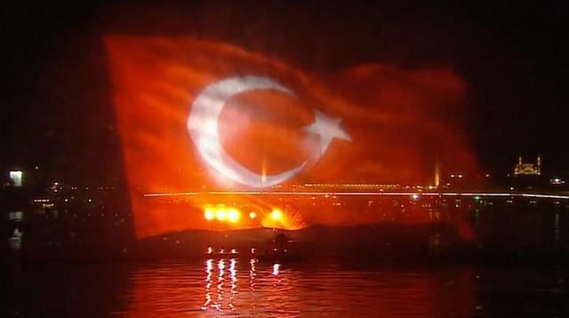 Preveze Deniz Zaferi Haliç'te dev su perdesi gösterisi ile kutlandı