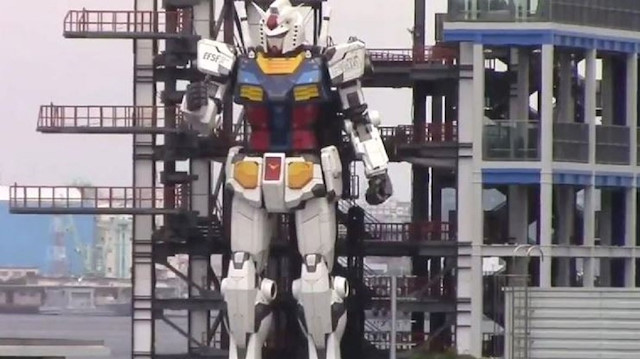 Giant robot moving in Japan harbor entrances millions on Twitter
