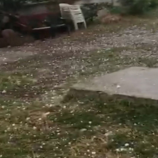 Sakaryada ceviz büyüklüğündeki dolu yağışı kamerada