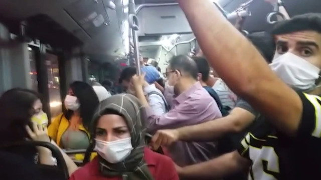 Taksim otobüsünde balık istifi yolculuk: Sosyal mesafe yine unutuldu