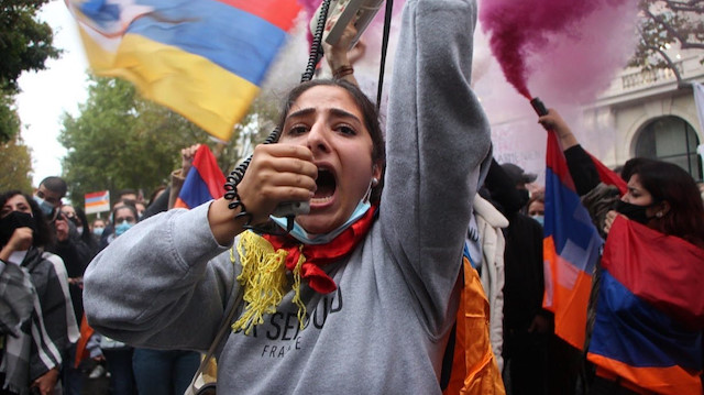 Paris’te terör örgütü PKK yandaşları ve Ermeniler birlikte gösteri düzenledi.