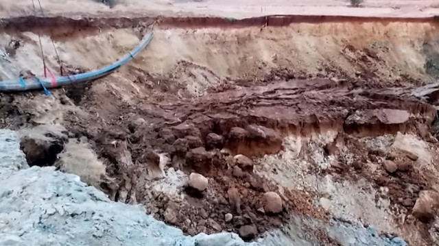 Tekirda'da toprak çökmesi sonucu meydana gelen 10 metrelik dev çukur görenleri şaşkına çevirdi