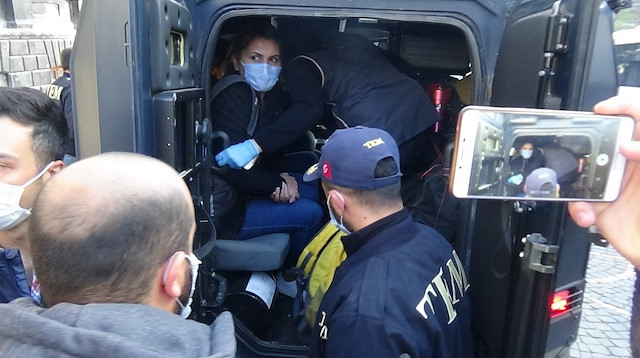 Kars’ta düzenlenen ‘Şafak operasyonun’da aralarında HDP belediye Başkan yardımcıları meclis üyelerinin de bulunduğu 19 kişi gözaltına alındı.