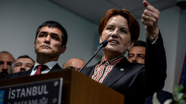 İYİ Parti İstanbul İl Başkanı Buğra Kavuncu (solda), Genel Başkan Meral Akşener (sağda). 