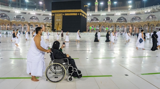 Suudi Arabistan'da umre ziyaretleri başladı