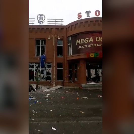 İşgalci Ermenistan, Gencede alışveriş merkezini vurdu