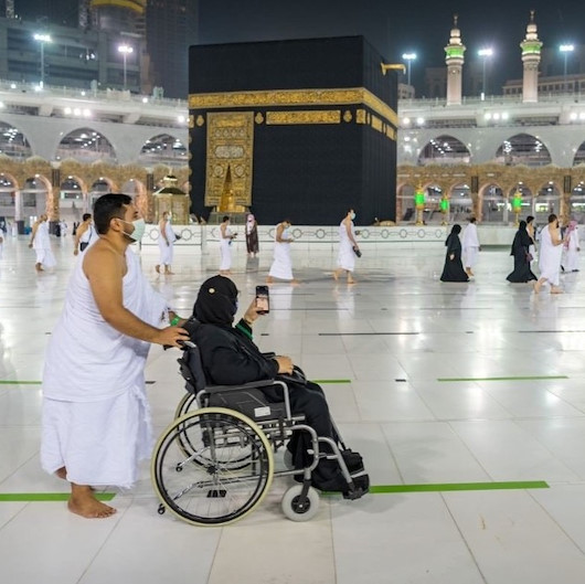 Kabe-i Muazzamada altı ay sonra yapılan ilk tavaf görüntülendi