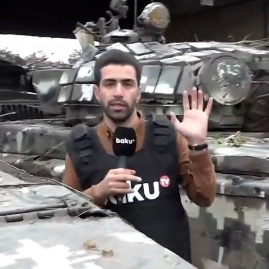 Azerbaycan ordusunun ele geçirdiği tank ve askeri araçlar görüntülendi