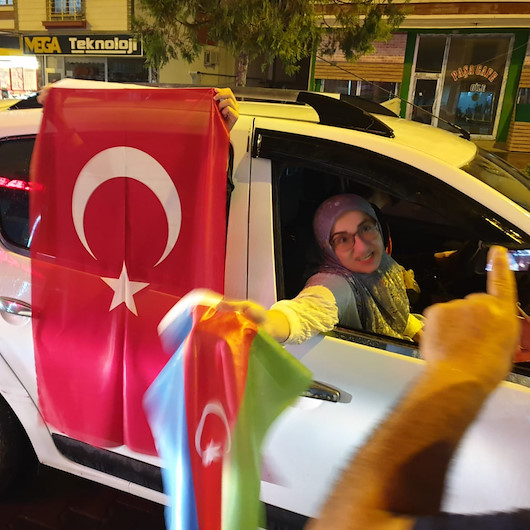 Azerbaycanın Cebrail şehrini kurtarmasını Iğdırda konvoyla kutladılar