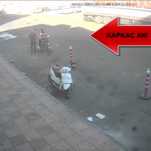 Bir anda neye uğradığını şaşırdı: Motosikletli kapkaççılar elindeki telefonu alarak kaçtı