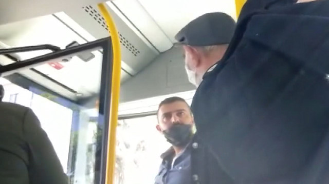 Yolcu kapasitesini aşan otobüsten inmek istemeyen yolcu şoförle tartıştı
