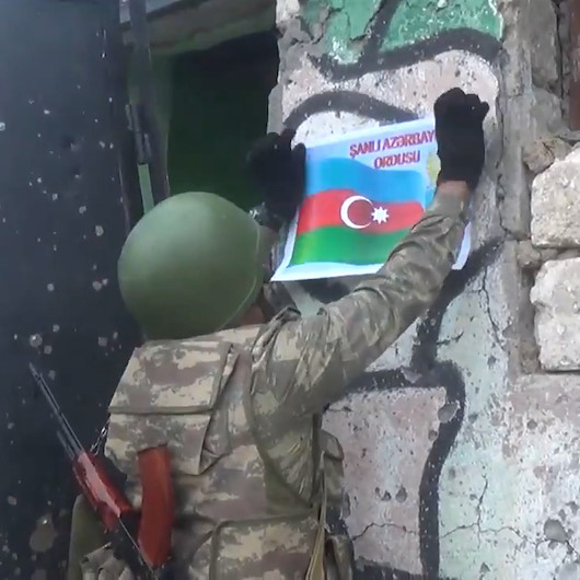 Azerbaycan, ele geçirilen Ermenistan mevzilerini ve cephanelerini paylaştı