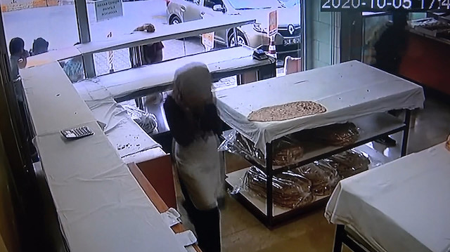 Esenyurt'ta sokakta çıkan kavgayı seyrederken pompalı tüfekten çıkan saçmaların hedefi oldular