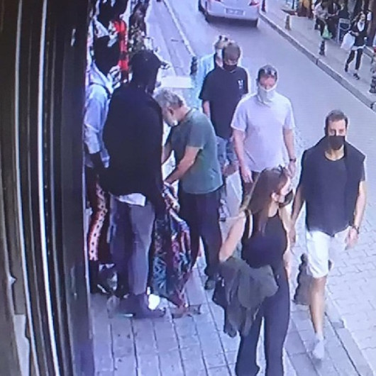 Kadıköyde güpegündüz cansız mankenin üzerindeki montu çaldı