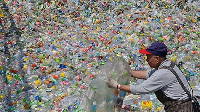 بحث: 14 مليون طن من النفايات البلاستيكية الدقيقة في قاع المحيطات