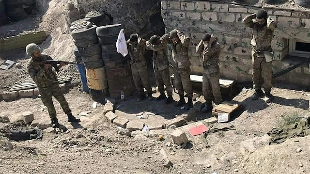Azerbaycan ordusunun topraklarını işgalden kurtarmak için başlattığı operasyonda teslim olan Ermenistan askerleri. 