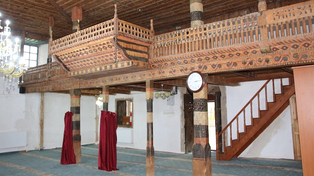 Tarihi cami büyük bir bölümü tahtadan oluştuğu için 'ahşap' cami olarak anılıyor.