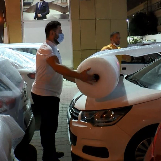 İstanbulda dolu paniği: Araç sahipleri kapalı otoparklara akın etti