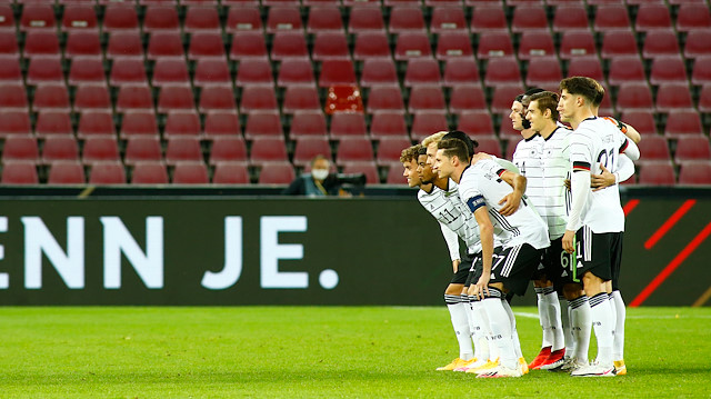 Almanya Milli Takımı 11'inde Türk asıllı futbolcu Emre Can da mücadele ediyor.