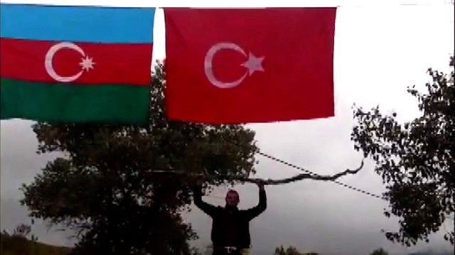 Azerbaycan vatandaşının Türk bayrağı hassasiyeti sosyal medyada viral oldu