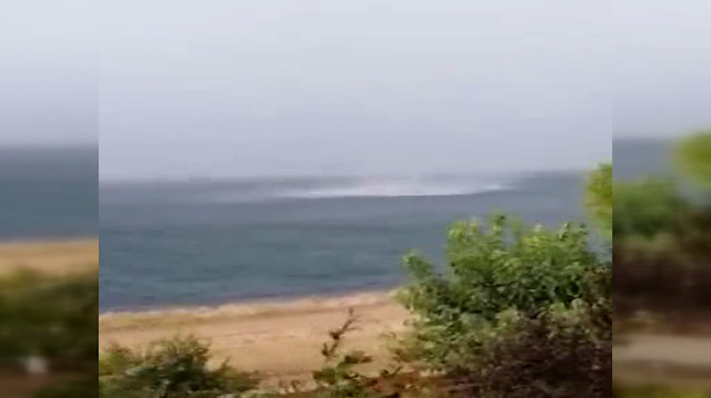 Tekirdağ'da hortum ağaçları devirdi, çatıları uçurdu