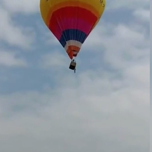 Çinde uçan balonla test uçuşu yapan görevli, yere çakıldı