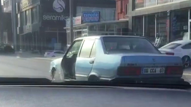 Bursa'da kapısız şekilde trafikte seyreden araç sürücüleri şaşkına çevirdi