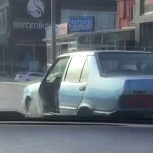 Bursada kapısız şekilde trafikte seyreden araç sürücüleri şaşkına çevirdi