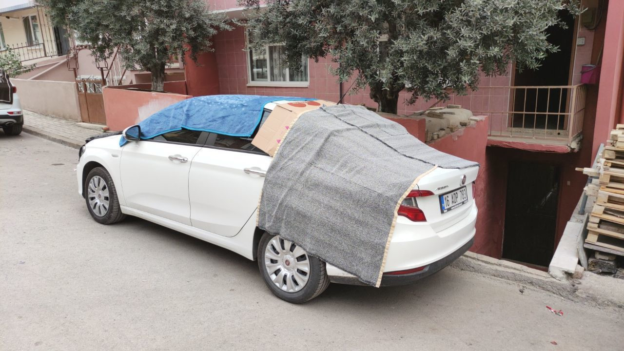 Yağış ve dolu uyarısı üzerine, araç sahipleri önlem aldı.