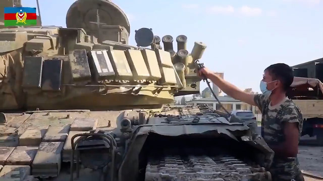 Ganimetler kullanılmaya başlandı: Ermenistan'ın bırakıp kaçtığı tanklar boyanarak kullanıma hazır hale getirildi