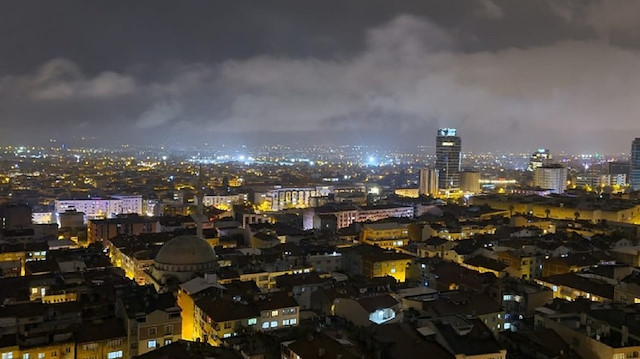 Bursa'da şimşekler geceyi aydınlattı