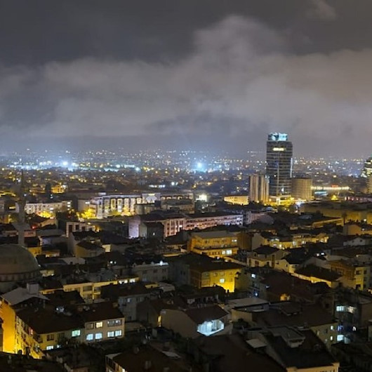 Bursada şimşekler geceyi aydınlattı