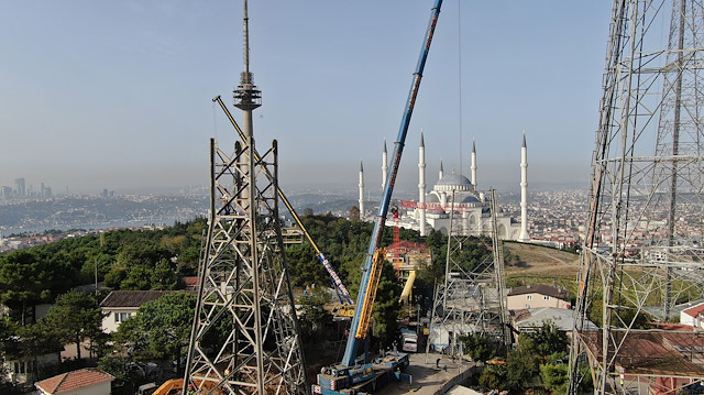 Çamlıca Tepesi'ndeki eski antenler tek tek sökülüyor