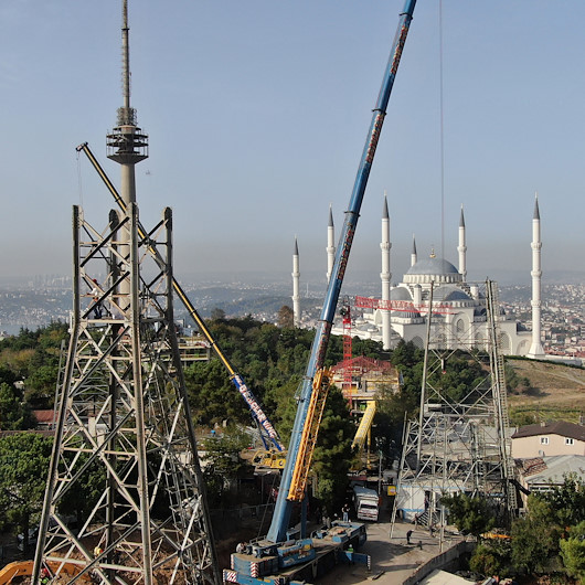 Çamlıca Tepesindeki eski antenler tek tek sökülüyor