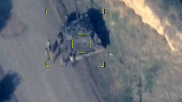 Azerbaycan, Ermenistan Ordusu'na ait tankları böyle imha etti