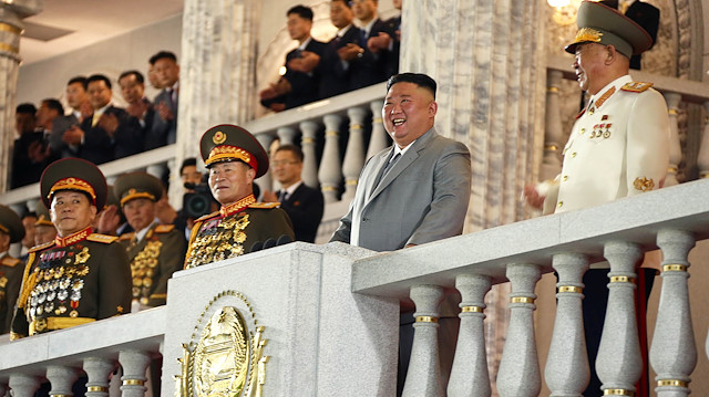 Kuzey Kore'de askeri geçit töreni düzenlendi. 