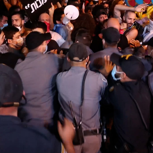 Netanyahu karşıtı protestolarda İsrail polisi ile göstericiler birbirine girdi