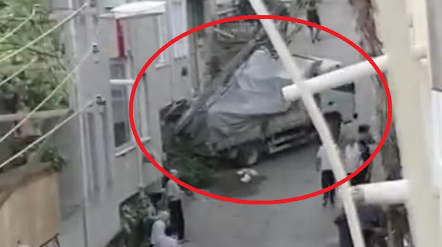 30 Ağustos günü yaşanan kazada, İlhami Bekiroğlu'nun geri manevra yaptığı kamyonet, yokuş aşağı kaydı.